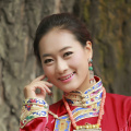 佟含月